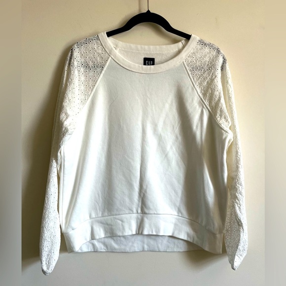 Gap Relaxed White Eyelet Crewneck Cotton Sweatshirt Womens Size Medium EUC - Picture 1 of 15